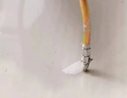 咸宁市瓷砖空鼓维修公司专业解答在瓷砖铺贴过程中，如果使用的砂料过粗（如全部使用了粗砂），可能会导致以下问题